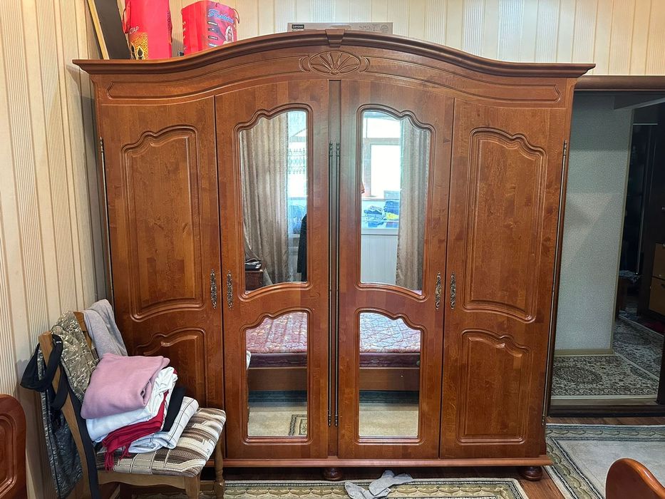 Продам спальный гарнитур