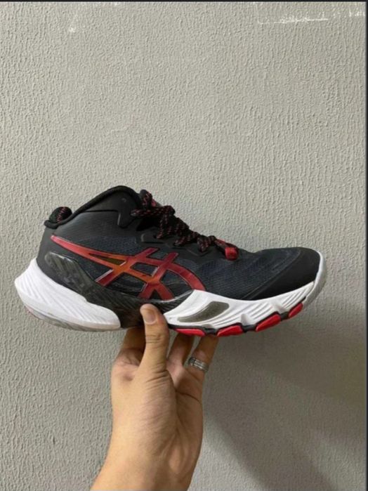 Волейбольные кроссовки Asics