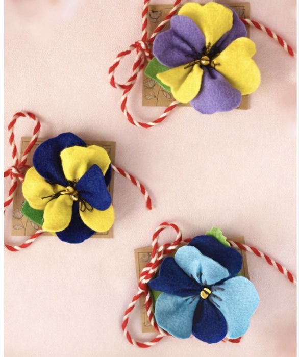 Martisoare handmade tip brosa  set 10 buc