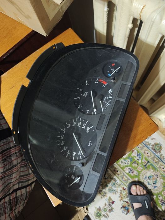 Спидометр понеля  BMW