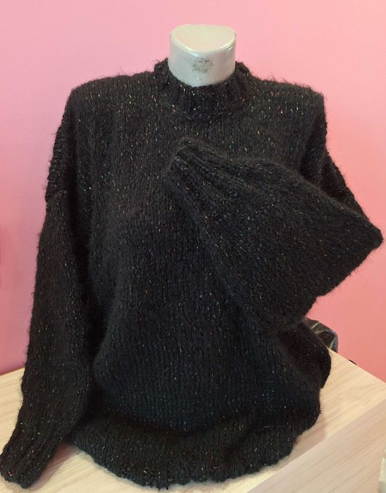 Ръчно изплетен пуловер