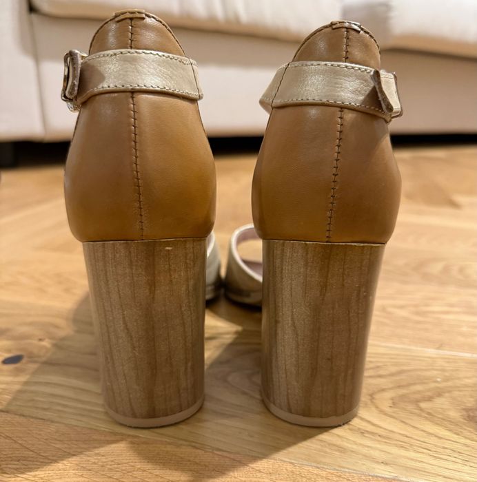 Vand sandale superbe aurii, toc lemn, nr 38