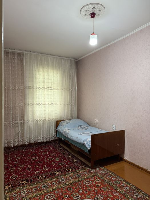 Себзорда 3/1/9 уй сотилади оркадан эшик очилган огород бор