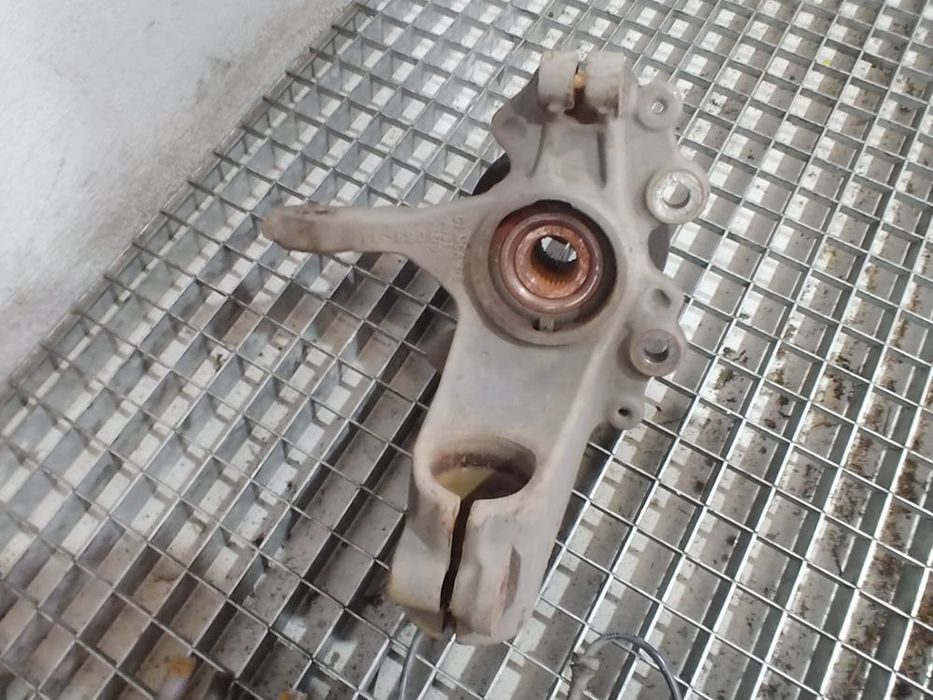 fuzeta dreapta fata 1.6 b ford focus 3