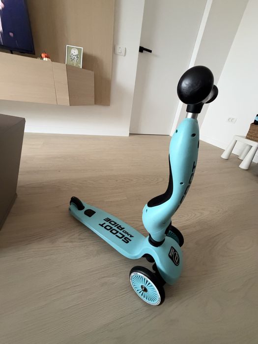 Trotineta cu cască Scoot and Ride