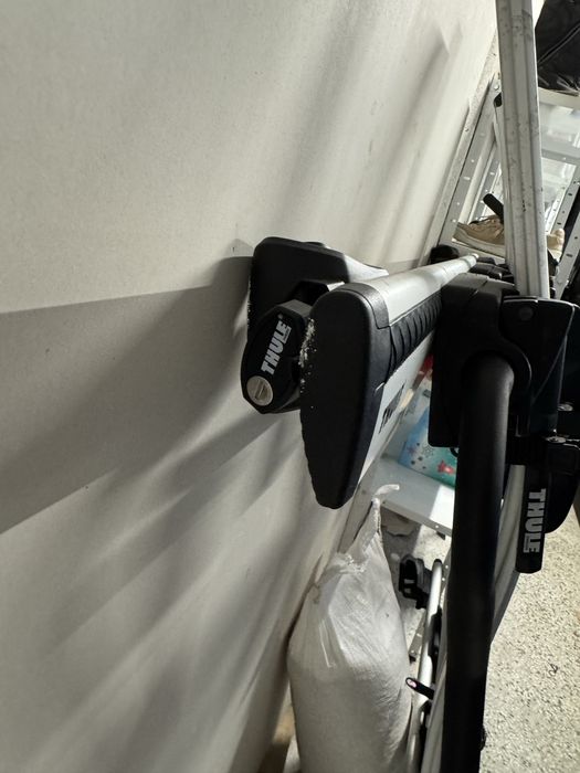 Thule греди + 3 бр багажници за велосипеди