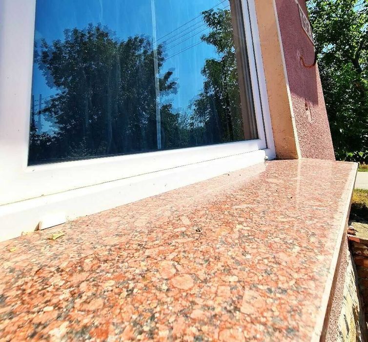 Къща с двор в село Червена