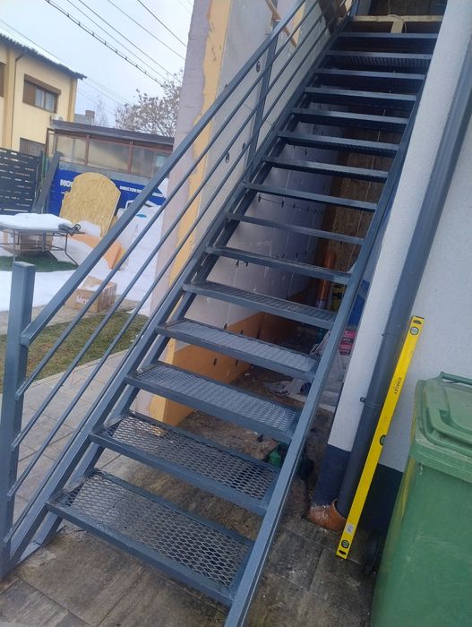 Scara exterioara fier