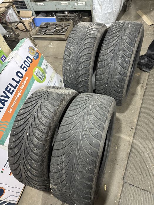 комплект зимних шин шипованые sava