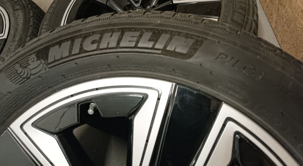 Оригинални джанти с гуми зимни 19 цола Bmw X3 X4 G01 G02 G08