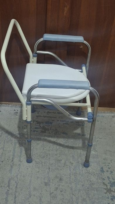 Санитарный стул туалет