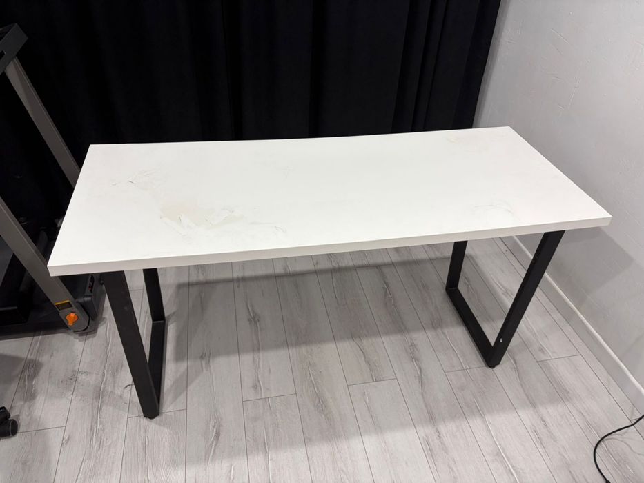 Продам стол (150см на 60см)