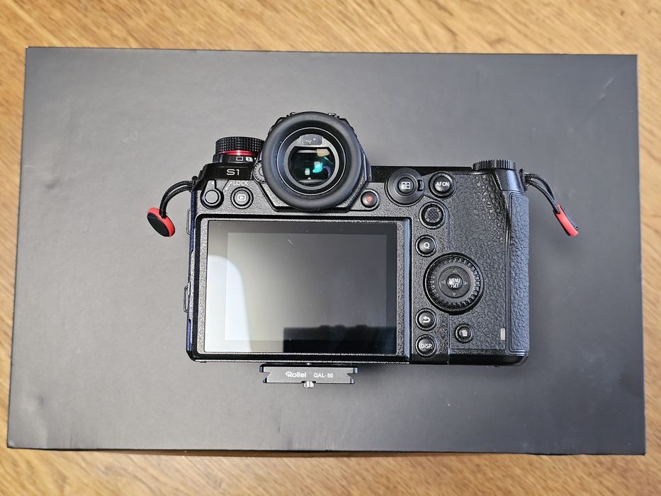 Lumix S1 DC-S1, LUMIX 20-60mm f/3.5-5.5
