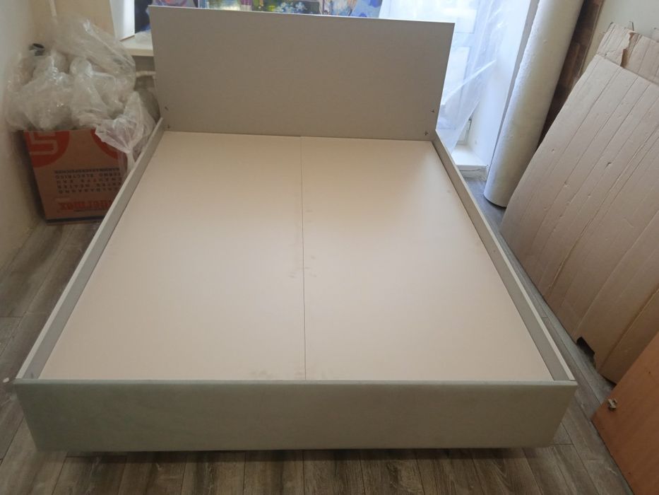 Кровать для спальни