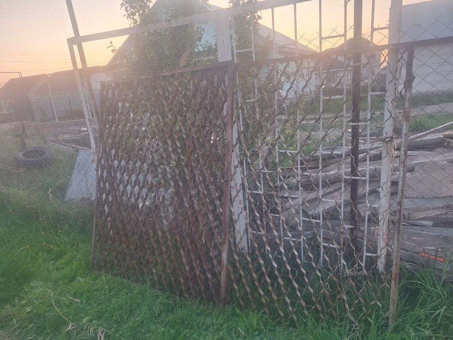 Продаётся железная решётка