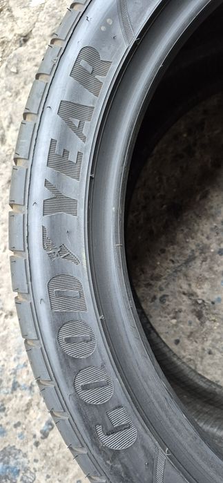 2 anvelope vara Goodyear 285/35/19.Pretul este pe bucata.