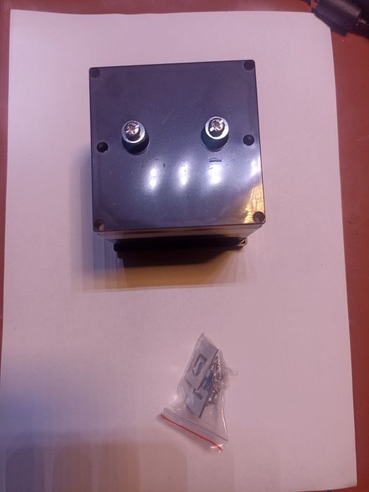 Voltmetru analogic 500v montare pe panou