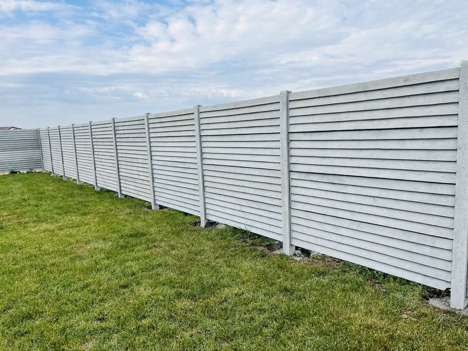 Garduri din stâlpi și placi beton