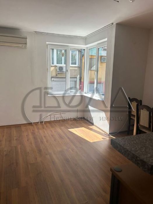 Продава се Тристаен апартамент в София, Люлин 8 - 87 кв.м за 1955 €/кв.м - Снимка #2