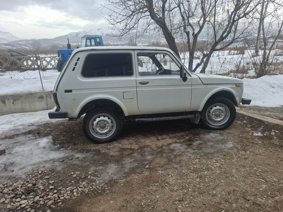 Нива 2121 год 2000