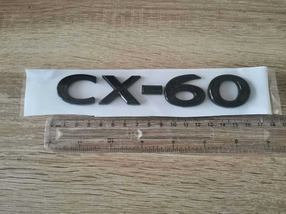 Сребрист надпис Mazda CX-60