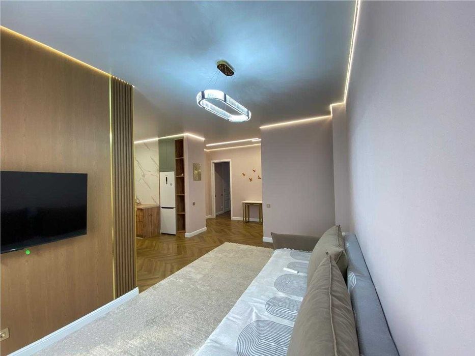 продается 3 комнатная квартира студия