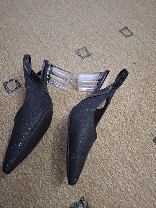 Vând sandale elegante noi