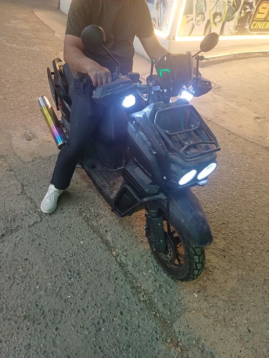 Мотоцикл скутер Танк