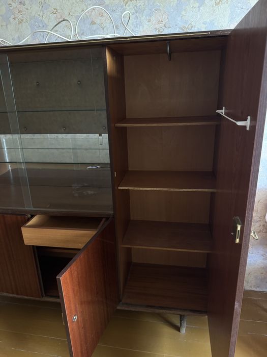 Шкаф - витрина Сервант  ГДР 60-х годов
