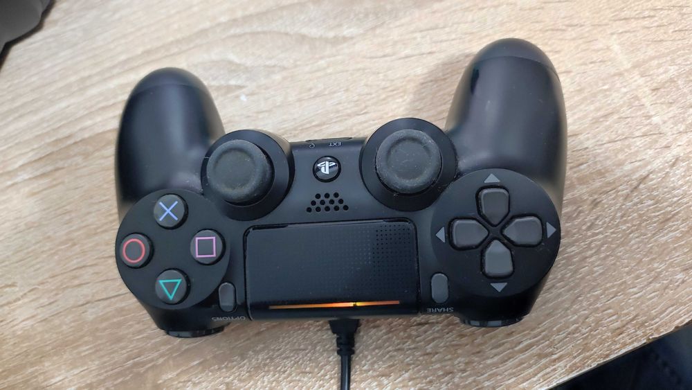 Controllere PS4 wireless – 1 negru + 1 camo