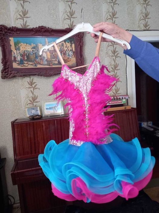 Продаются платья для  танцев