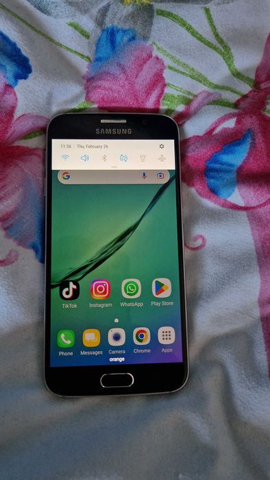 Vand Telefon Samsung S6 cu 4G/LTE 3GB RAM 32GB !! Liber Retea !! 250lei