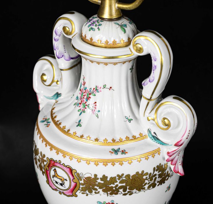 Порцеланова лампа от Porcelaine de Paris.