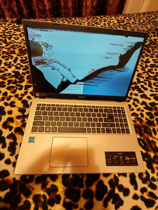 Vând Acer aspire 3