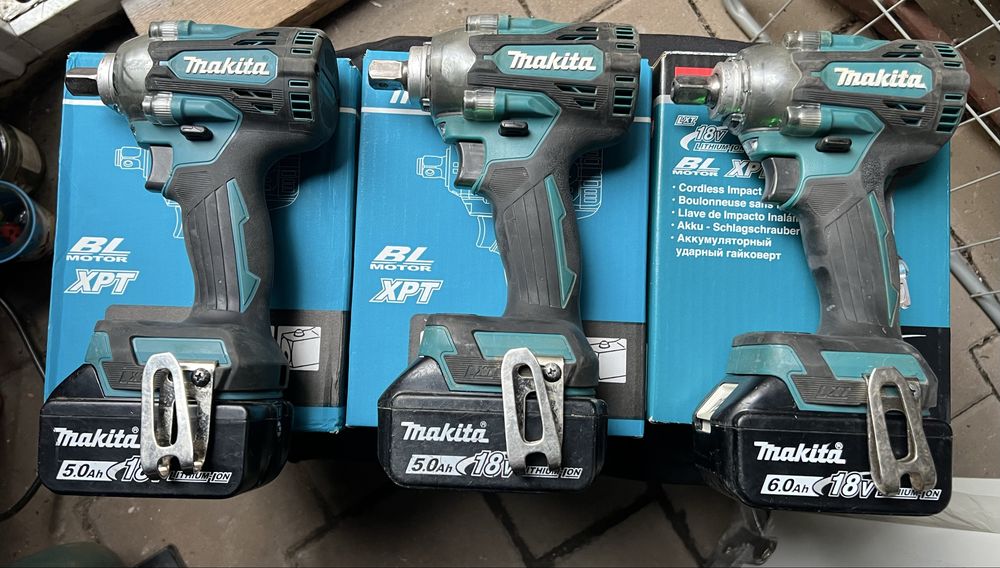 Vand bormasina de impact Makita(3buc) acumulatori 5 Ah si statie dubla