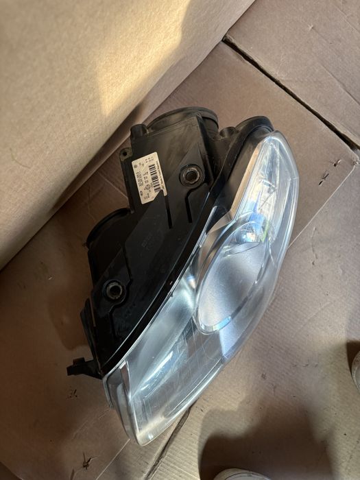 Far Stanga Europa VW Passat B6 3C0941005Q 2005-2010