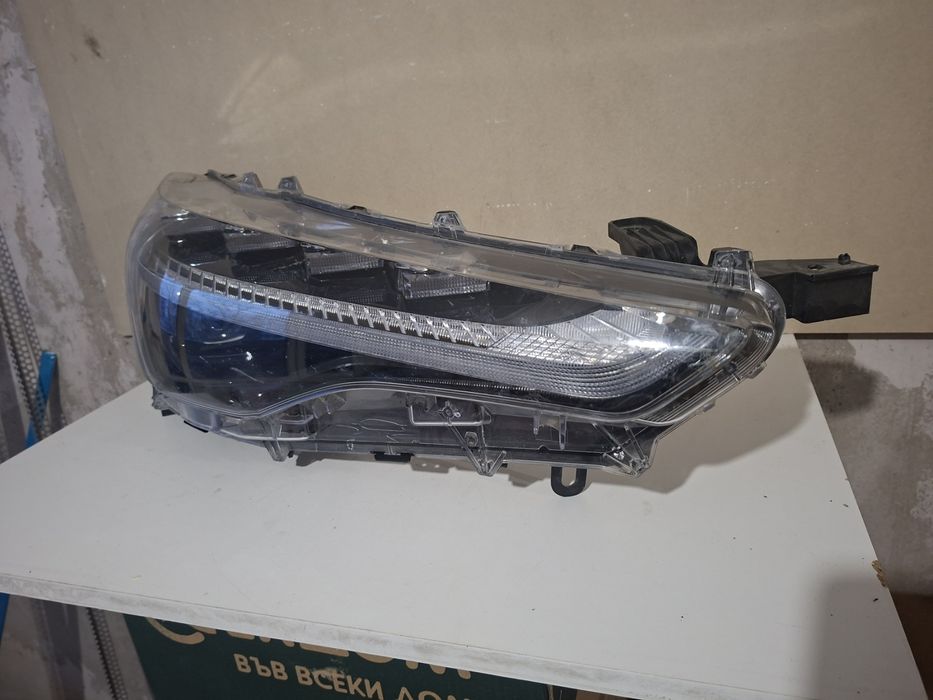 Десен фар за Toyota Corolla Cross 2021-2025