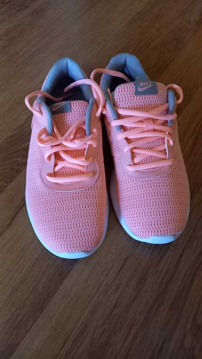 Дамски маратонки NIKE 38 номер