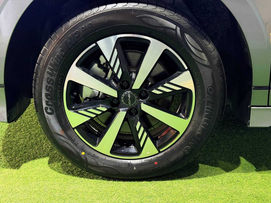 E2 BYD в официальном салоне