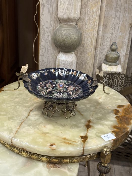 Fructiera din portelan si elemente bronz