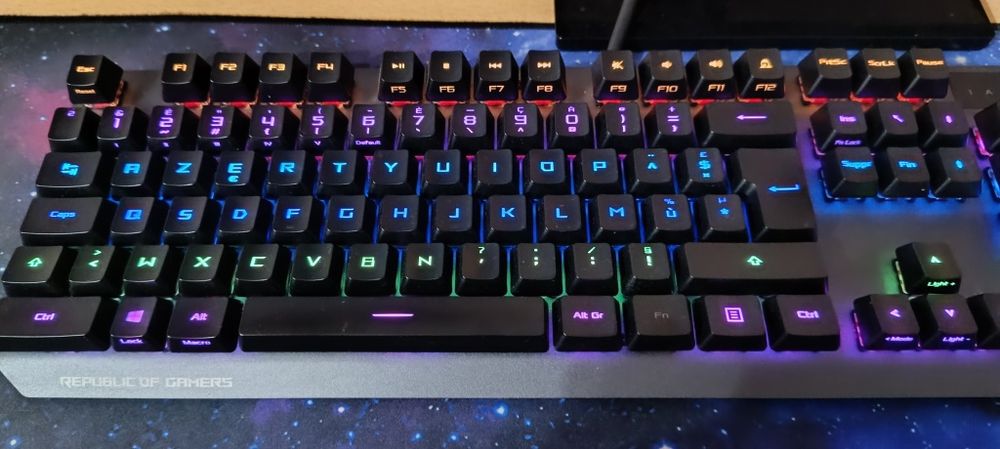 Клавиатура геймърска и мишка