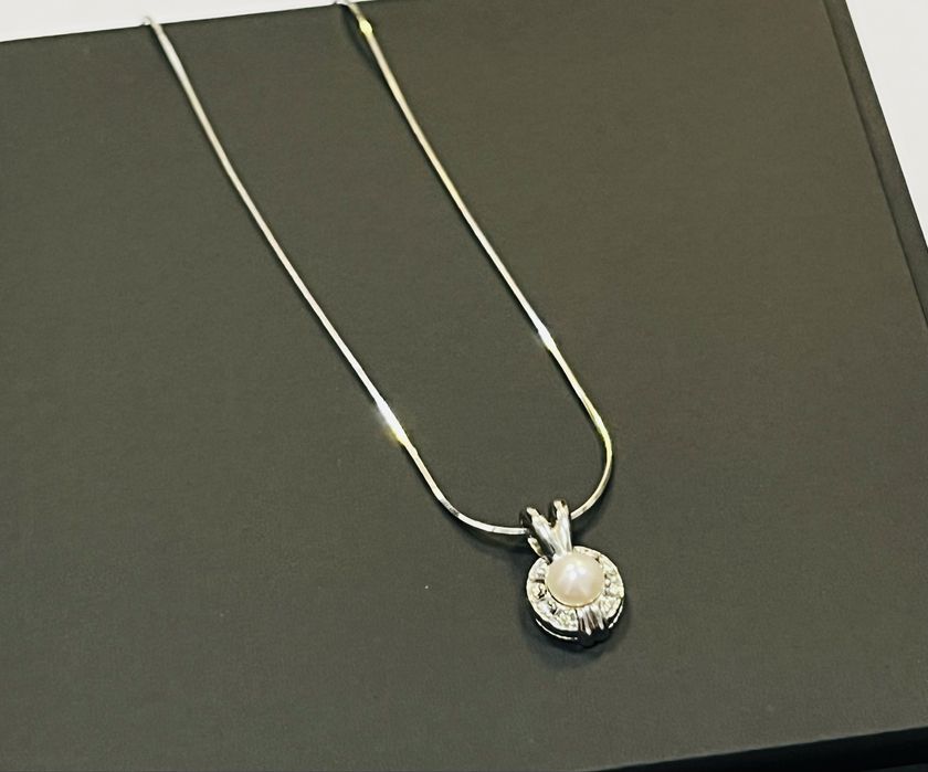 Италянско дамско колие бяло злато и перла