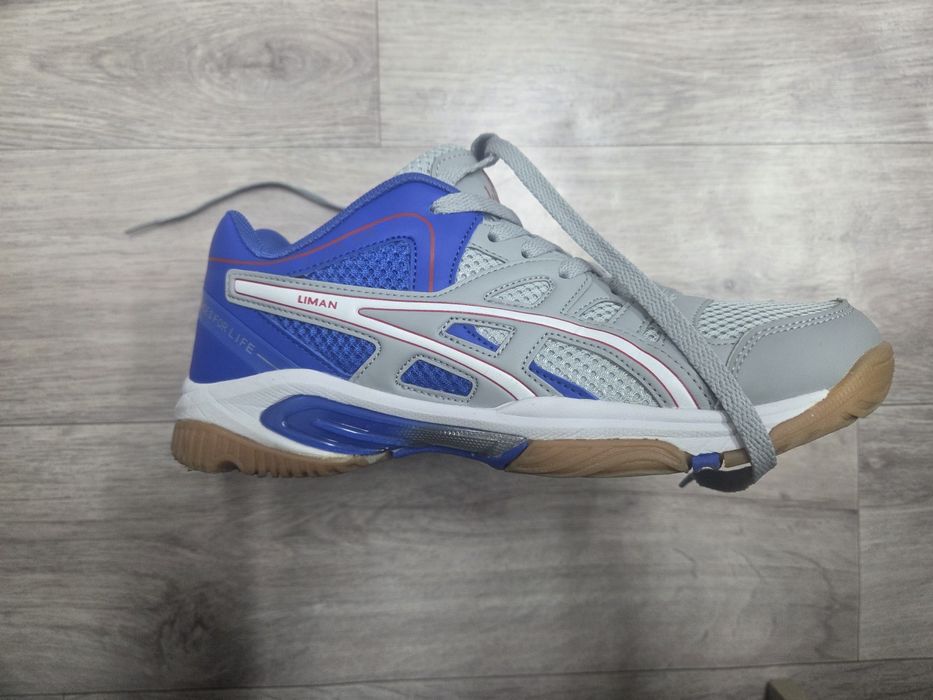 Волейбольные кроссовки