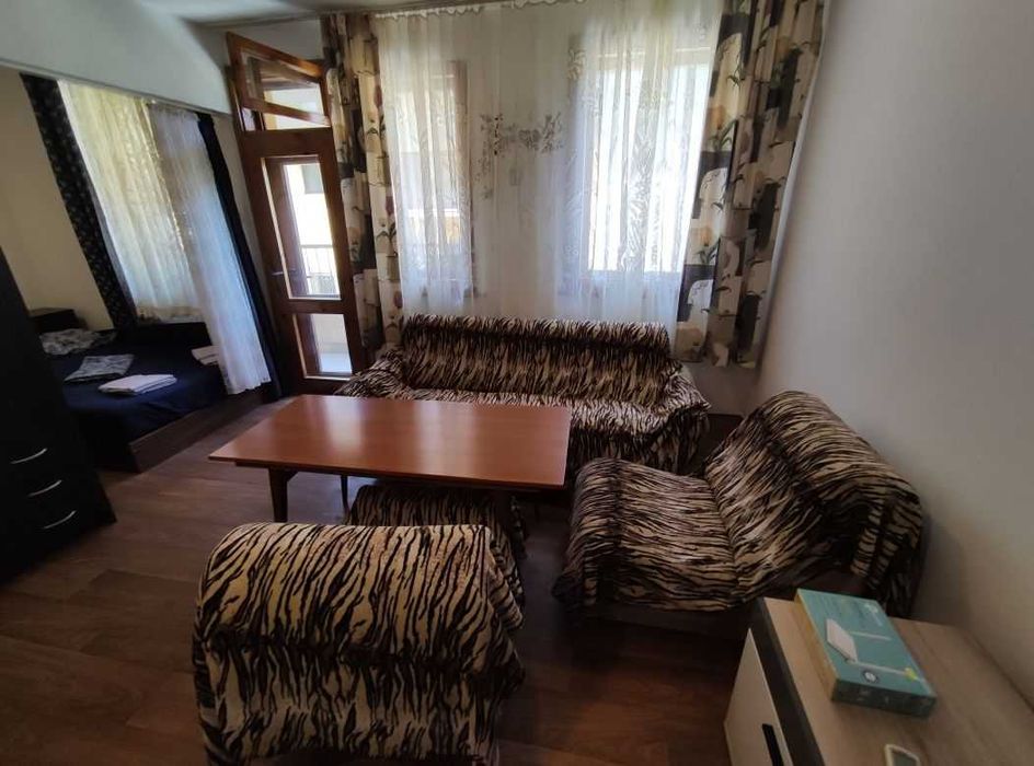 Дава се под наем Двустаен апартамент в Бургас, Център - 65 кв.м за 204 € - Снимка #2