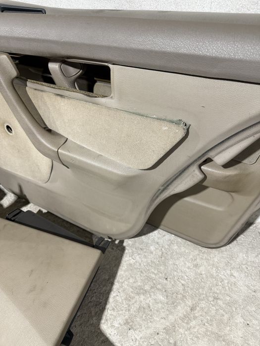 Бежевые обшивки на BMW e34