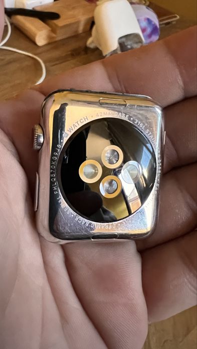 Продавам Apple Watch SE 42 mm