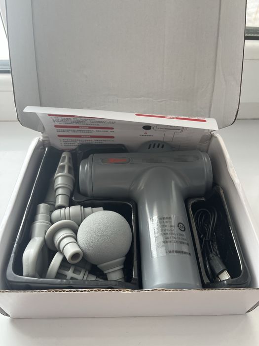 Профессиональный перкуссионный массажер Xtep