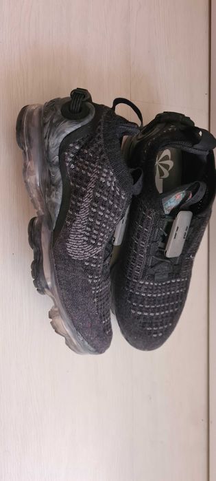 Adidasi Nike vapormax