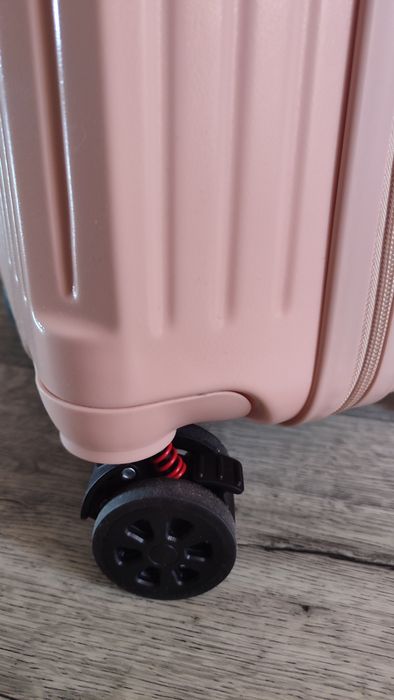 Чемодан дорожный