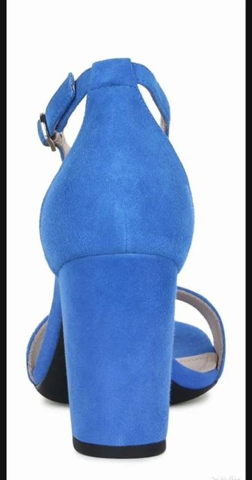 Босоножки на каблуке